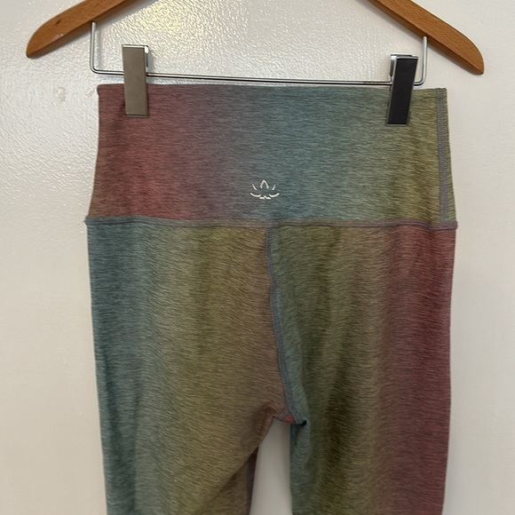 Beyond Yoga Multicolor Nebula Leggings Size Medium - Picture 3 of 6